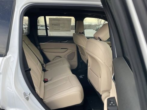 New 2025 Jeep Grand Cherokee Limited image 34