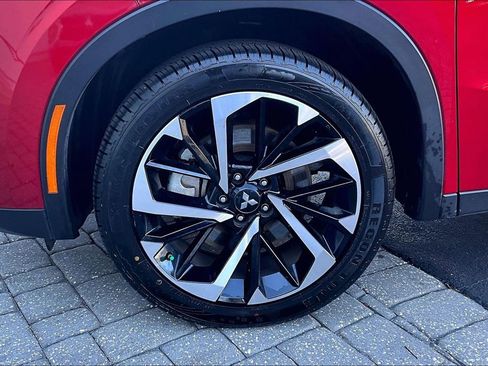 Used 2024 Mitsubishi Outlander SE Black Edition image 32