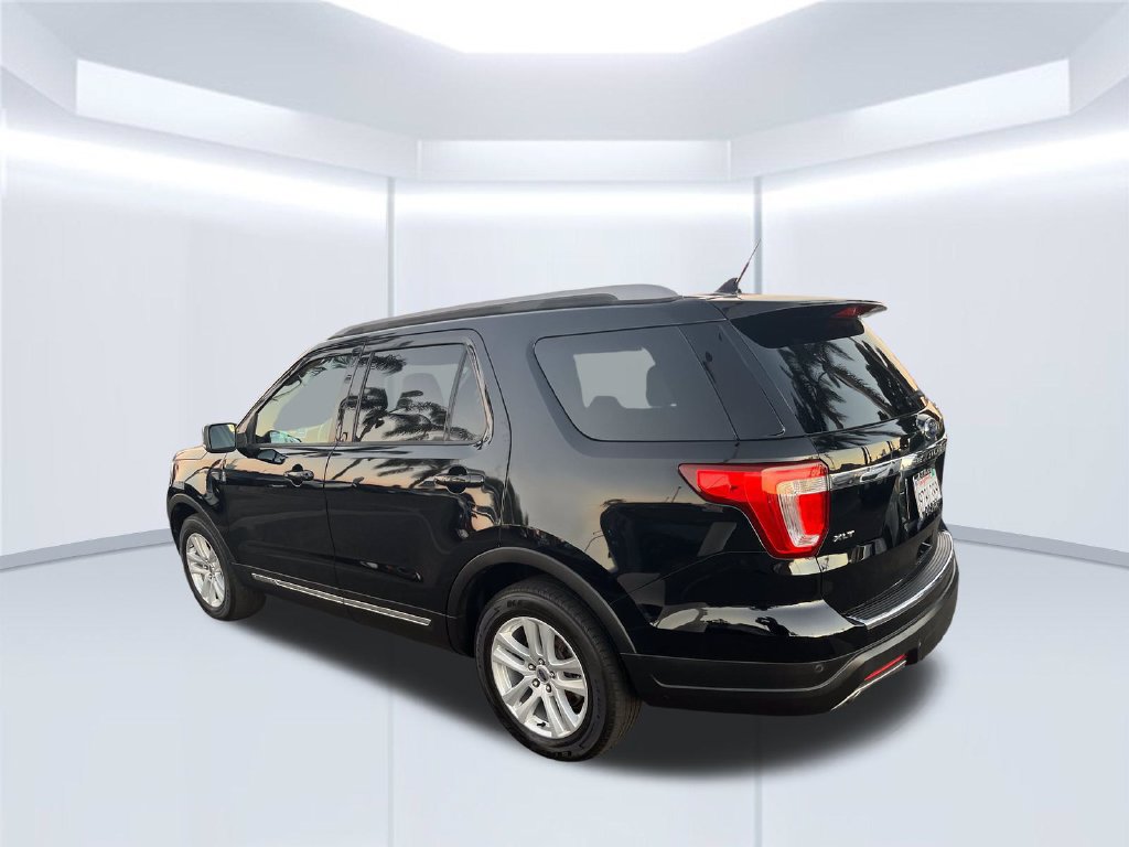 Used 2018 Ford Explorer XLT w/ Equipment Group 202A AWD/4WD image 3