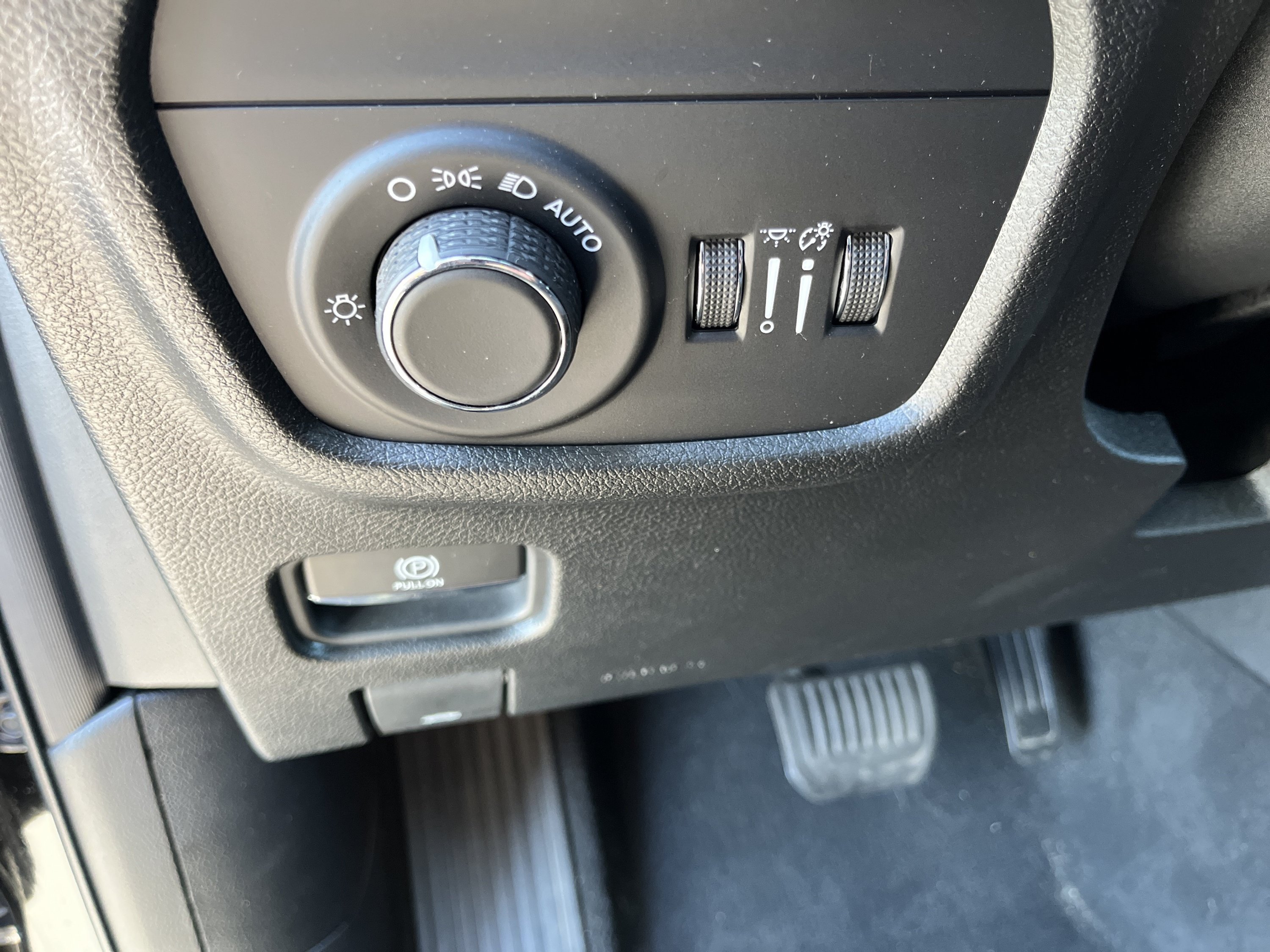 Used 2023 Jeep Grand Cherokee Laredo X AWD/4WD image 17