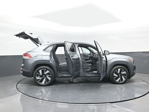 Used 2024 Volkswagen Atlas Cross Sport SE image 20