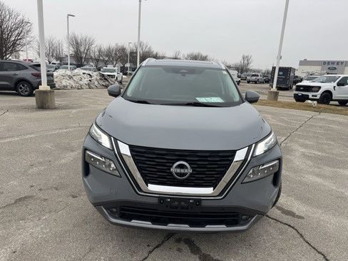 Used 2022 Nissan Rogue SL w/ SL Premium Package image 2