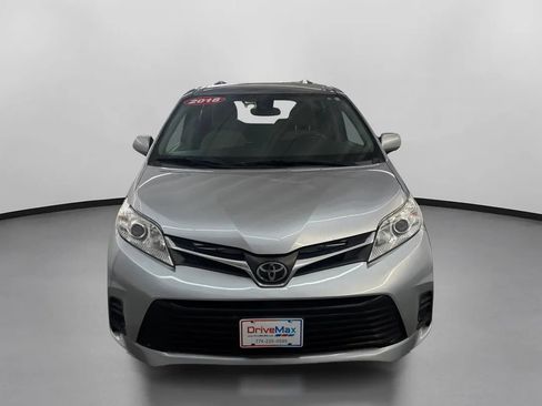 Used 2018 Toyota Sienna LE FWD image 2