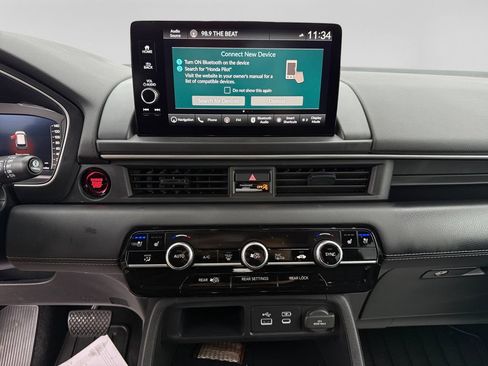 Used 2025 Honda Pilot Elite image 25