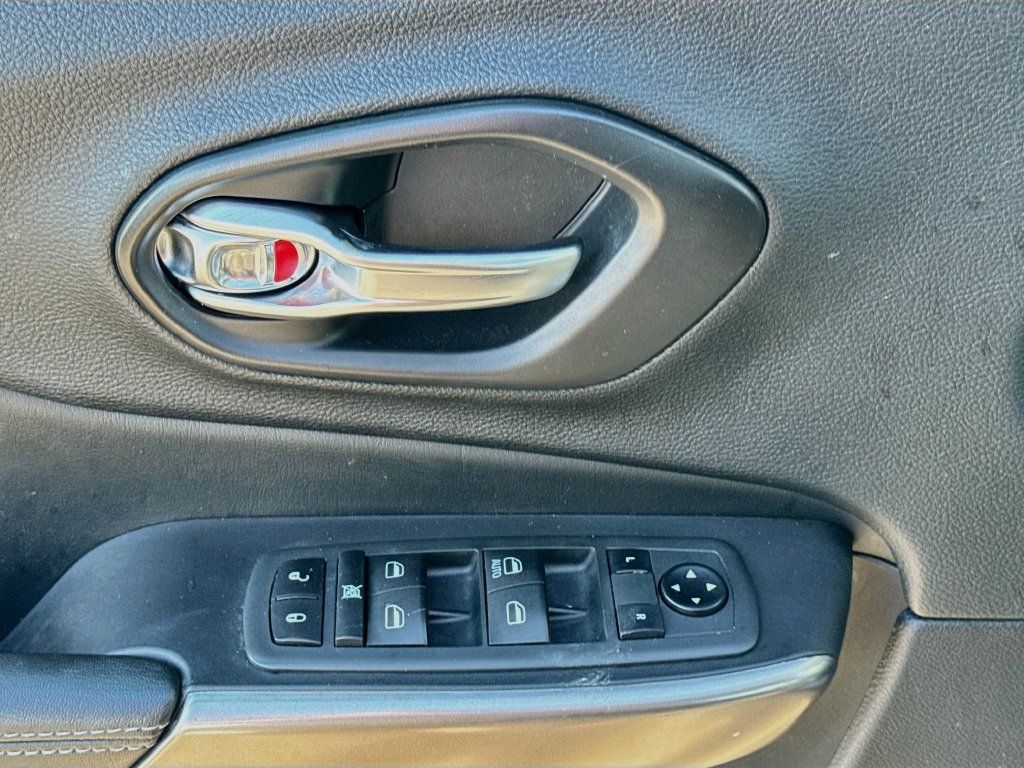 Used 2020 Jeep Cherokee Latitude FWD image 20
