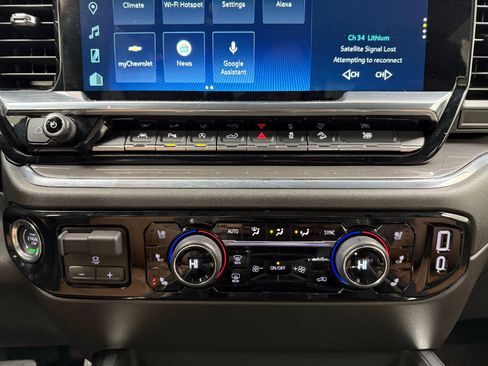 Used 2025 Chevrolet Silverado 1500 High Country w/ Technology Package image 32