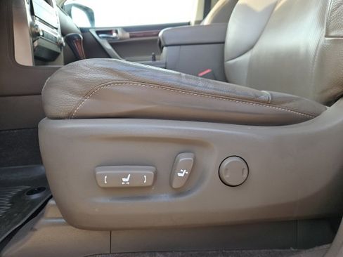 Used 2018 Lexus GX 460 image 28