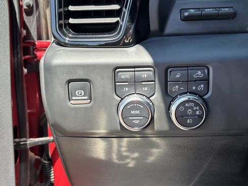 Used 2025 GMC Sierra 1500 AT4 w/ AT4 Premium Package AWD/4WD image 31