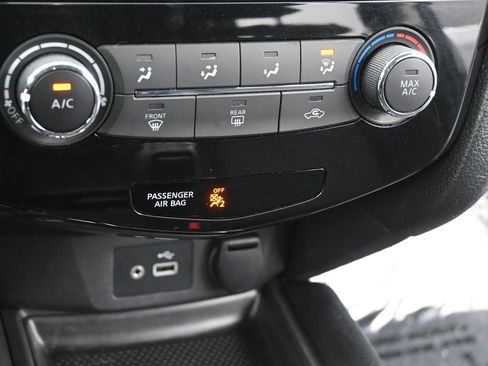 Used 2018 Nissan Rogue S image 12