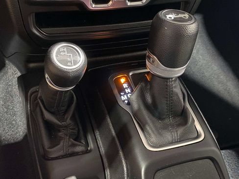 Used 2019 Jeep Wrangler Unlimited Sport S AWD/4WD image 31