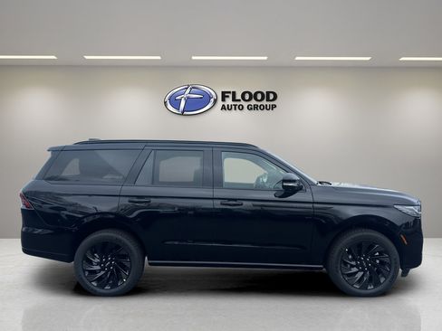 New 2026 Lincoln Navigator Reserve w/ Jet Appearance Package AWD/4WD image 4