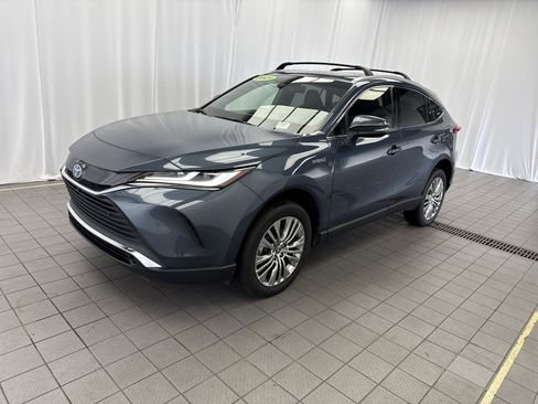 Used 2021 Toyota Venza Limited image 1