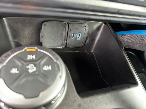 Used 2021 Ford Bronco Black Diamond image 22