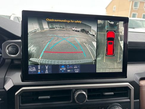 Used 2025 Toyota 4Runner Limited image 12