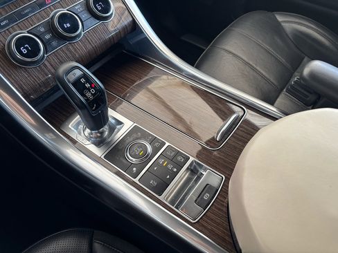 Used 2014 Land Rover Range Rover Sport HSE image 18