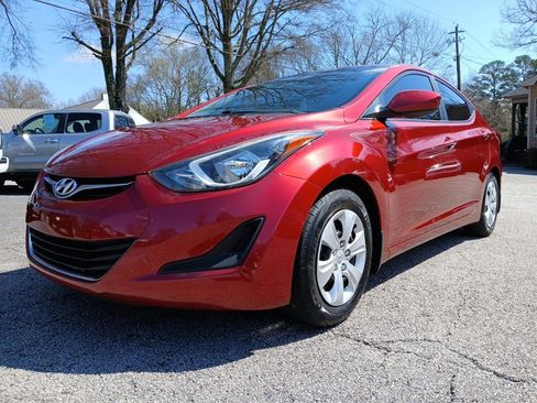 Used 2016 Hyundai Elantra SE image 2