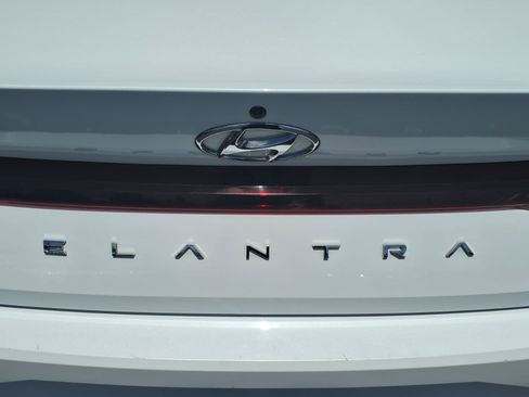 Certified 2022 Hyundai Elantra SEL w/ Preferred Accessory Package FWD image 15