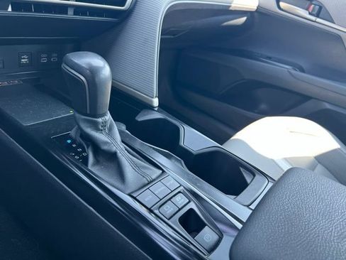 Used 2025 Toyota Camry SE w/ Convenience Package FWD image 18