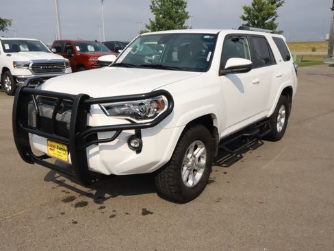 Used 2021 Toyota 4Runner SR5 AWD/4WD image 3