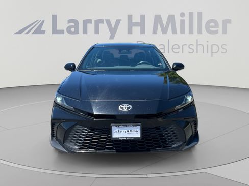 Used 2025 Toyota Camry SE FWD image 8