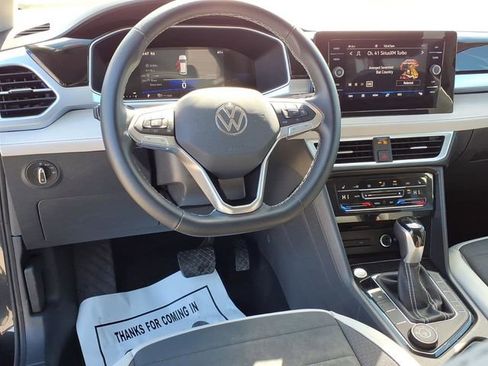 Used 2025 Volkswagen Taos SE AWD/4WD image 15