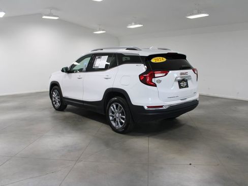 Used 2024 GMC Terrain SLT image 7