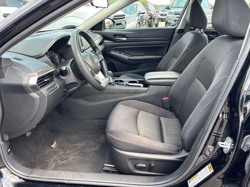 Used 2024 Nissan Altima 2.5 SV FWD image 30