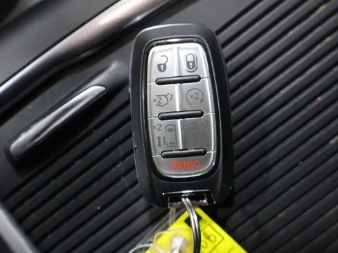 Used 2017 Chrysler Pacifica Touring-L Plus w/ Advanced Safetytec Group FWD image 29