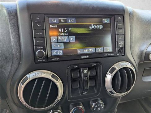 Used 2017 Jeep Wrangler Unlimited Rubicon w/ Connectivity Group AWD/4WD image 14