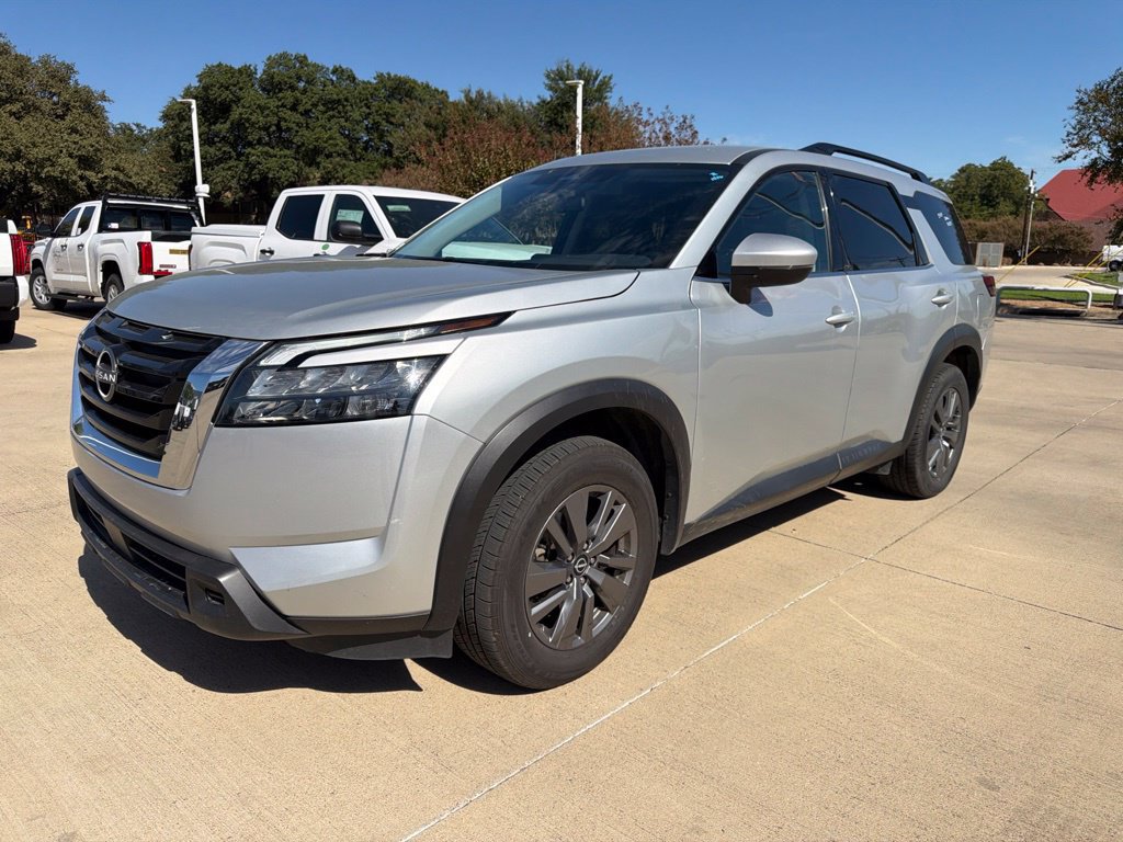 Used 2025 Nissan Pathfinder SV FWD image 1