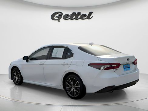 Certified 2022 Toyota Camry XLE w/ Navigation Upgrade Package image 7