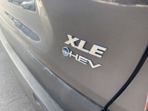 Used 2025 Toyota RAV4 XLE AWD/4WD image 19