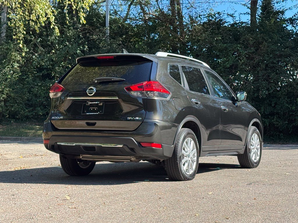 Used 2017 Nissan Rogue SV AWD/4WD image 4