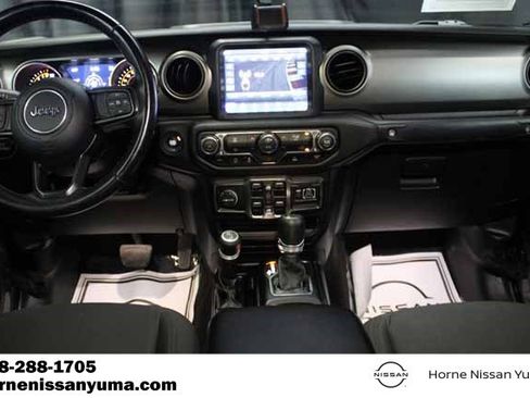 Used 2021 Jeep Gladiator Willys image 12