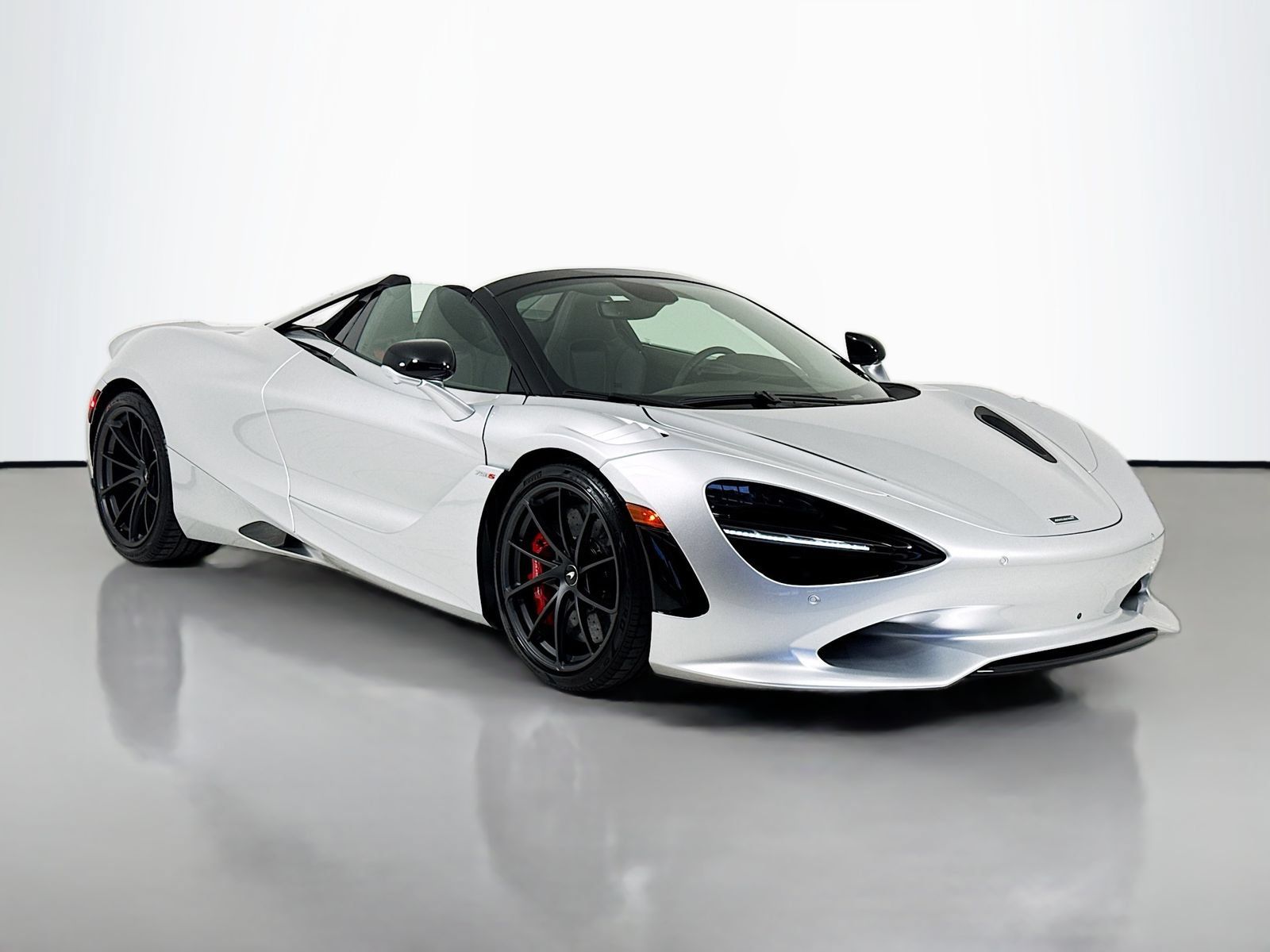 Used 2026 McLaren 750S Spider RWD image 1
