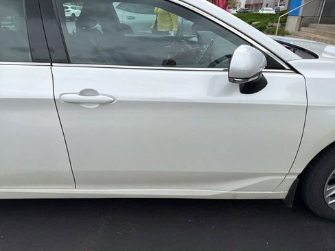 Used 2022 Toyota Avalon XLE image 11