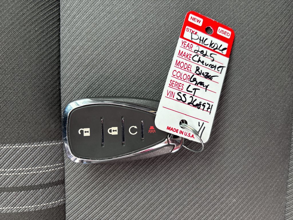 Used 2025 Chevrolet Blazer LT FWD image 31