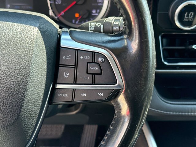 Used 2021 Toyota Highlander LE FWD image 26