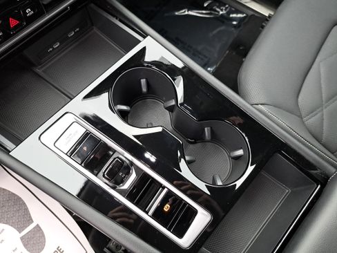 Used 2024 Volkswagen Atlas SE image 26