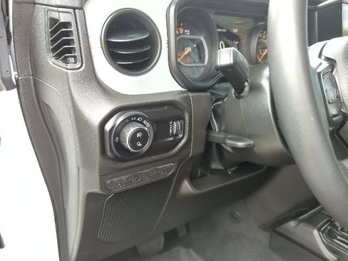 Used 2024 Jeep Gladiator Sport AWD/4WD image 14