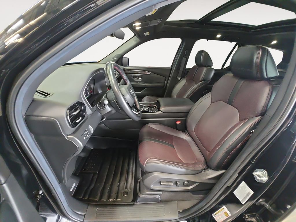 Used 2025 Honda Pilot Black Edition image 11