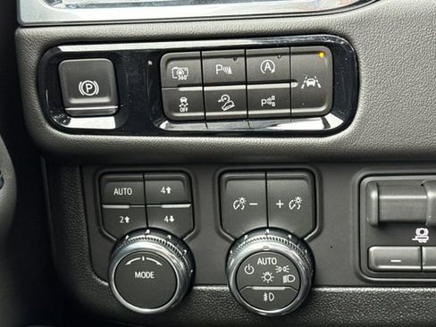 New 2026 GMC Yukon XL Elevation image 34