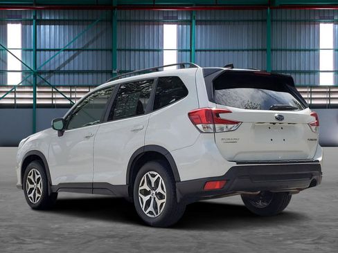 Used 2024 Subaru Forester Premium AWD/4WD image 3