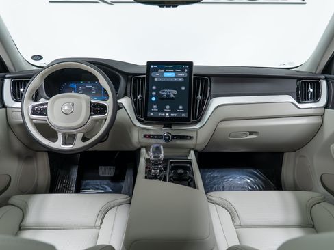 New 2026 Volvo XC60 T8 Ultra w/ Protection Package Premier AWD/4WD image 15