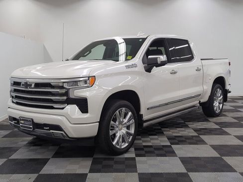 Used 2025 Chevrolet Silverado 1500 High Country w/ High Country Premium Package AWD/4WD image 3