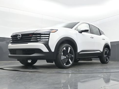 New 2025 Nissan Kicks SR image 24