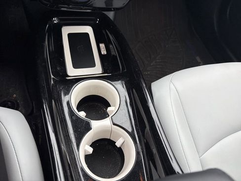 Used 2017 Toyota Prius Prime Premium image 14