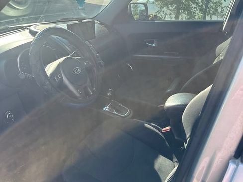 Used 2012 Kia Soul + w/ Audio Pkg FWD image 6