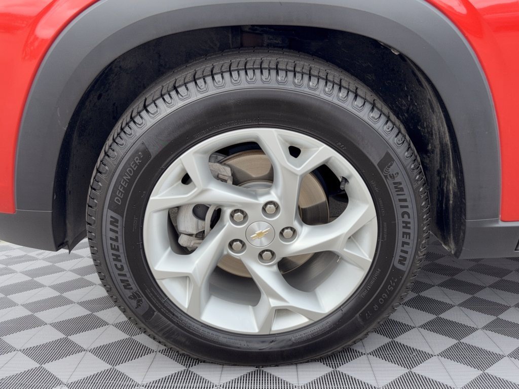 Used 2024 Chevrolet Trax LS w/ LS Convenience Package FWD image 13