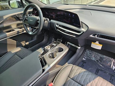 New 2026 Cadillac Lyriq V AWD/4WD image 10